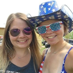 Meet your Posher, Stacy